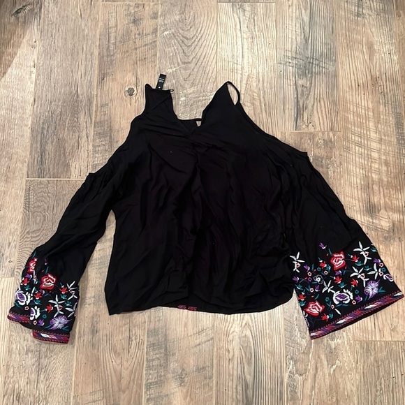 AQUA Woman’s Black Long Sleeve Cold Shoulder With Sleeve Design Size Small - Picture 5 of 6